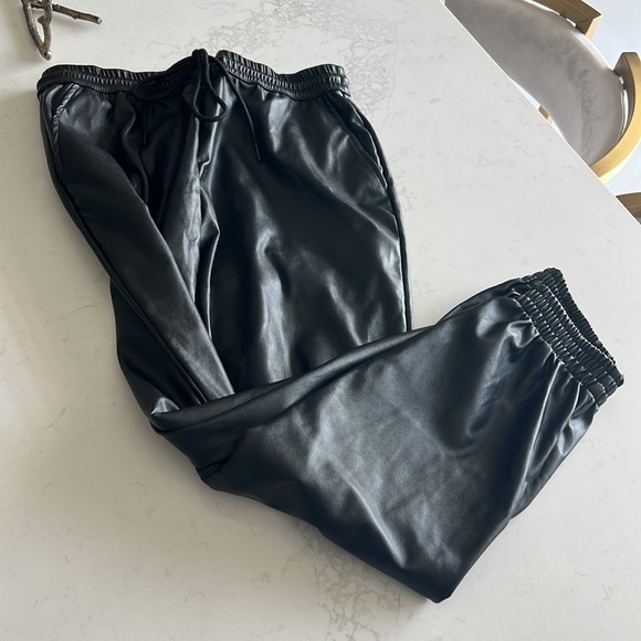 Leather jogger - Picture 4 of 4